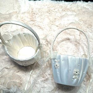 Bridal baskets in ivory satin with pearls and bows